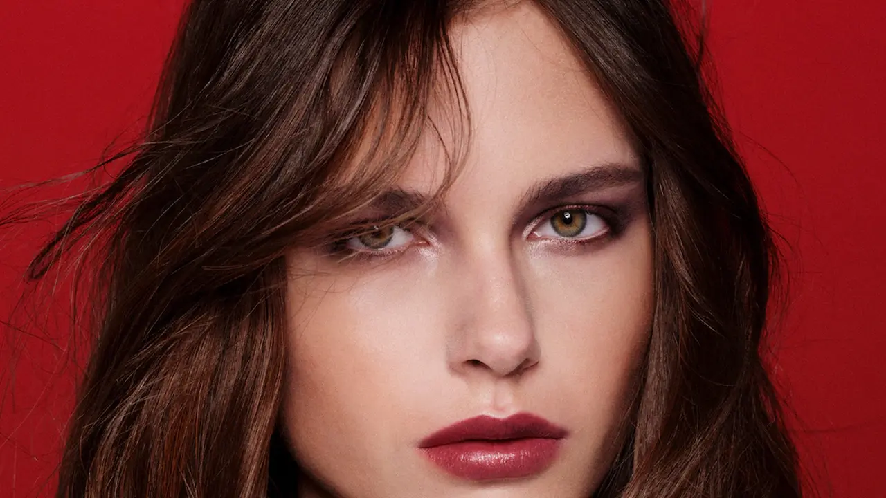 Makeup Bold dengan Sentuhan Warna untuk Tampil Lebih Ekspresif