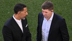 Mantan bek Inggris, Rio Ferdinand (kiri), dan mantan gelandang Inggris, Steven Gerrard, bekerja untuk televisi sebelum pertandingan final Liga Champions UEFA antara Inter Milan dan Paris Saint-Germain (PSG) di Munich, Jerman selatan pada 31 Mei 2025. (Kirill KUDRYAVTSEV/AFP)
