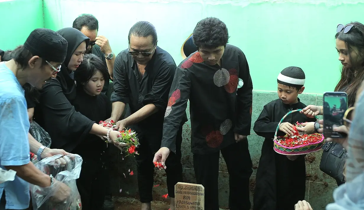 Pemakaman Dian Pramana