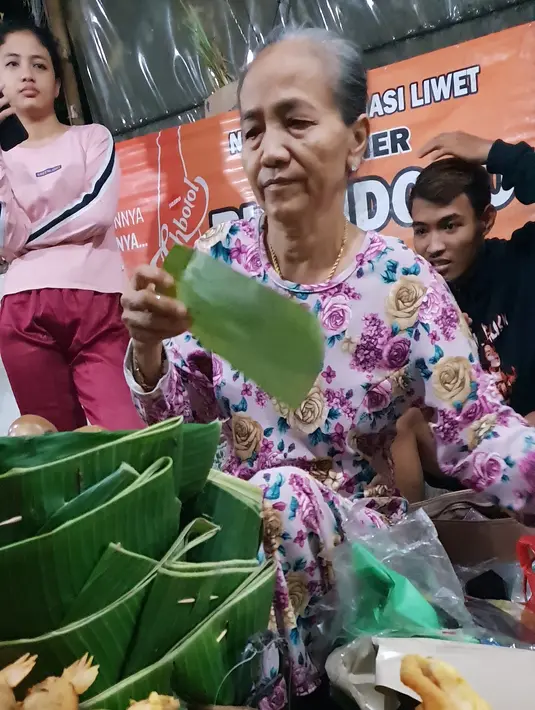 Lesehan di Simpang Lima Semarang ini sudah menjadi favorit warga sejak belasan tahun lalu/copyright Ayu Kinanti