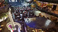 Tak hanya di panggung kesenian, Addie Ms gelar orkestra di Lippo Mall Kemang (Liputan6/pool/Lippo Mall)