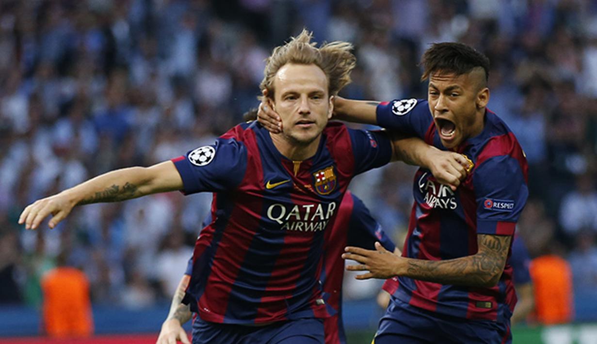 Ekspresi Ivan Rakitic (kiri), setelah berhasil mencetak gol penyeimbang bagi timnya saat melawan Juventus. (AP Photo/Luca Bruno)