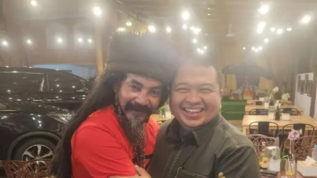 6 Potret Terbaru Pesulap Master Limbad, Kini Jualan Sate