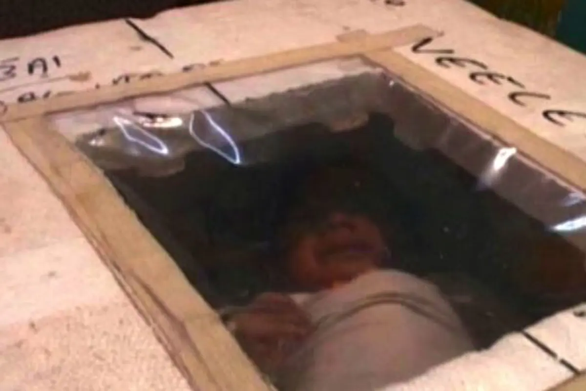 Tak Ada Biaya, Orangtua Ini Masukan Bayi Prematurnya ke Lemari Es