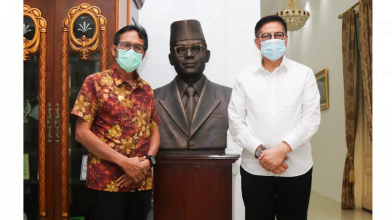 Gubernur Sumbar bertemu dengan Anggota DPR RI Komisi III, yang juga bakal calon Gubernur Sumbar Mulyadi. (Istimewa)