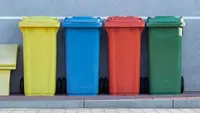 Ilustrasi tempat sampah. (dok. Unsplash.com/Paweł Czerwiński @pawel_czerwinski)