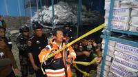Menteri Kelautan dan Perikanan Sakti Wahyu Trenggono menyita sekitar 20 ton ikan impor ilegal di Kecamatan Batu Ampar, Kota Batam. (dok: KKP)