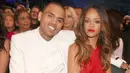 Rihanna, si penyanyi bertubuh mungil yang selama ini kisah cintanya selalu menjadi sorotan masyarakat. Baru dikabarkan akan segera menikah dengan pengusaha Hassan Jameel, kini keluarganya meminta ia kembali ke Chris Brown. (AFP/Christopher Polk)