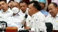 Plt Bupati Kepulauan Meranti H Asmar saat mengeluhkan banyaknya pejabat yang ingin mengundurkan diri karena diperiksa KPK. (Liputan6.com/Dok Diskominfo Riau)