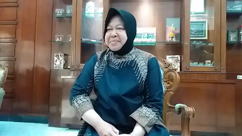 Doakan Khusnul Khotimah, Wali Kota Risma: Ibu Ani Yudhoyono Suka Jepret Taman di Surabaya