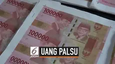 Polisi meringkus tiga orang yang menjadi pembuat dan pengedar uang palsu di wilayah Mataram. Dari para tersangka, polisi menyita lebih dari 90 juta rupiah uang palsu.