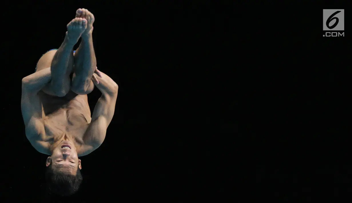 Atlet Loncat Indah Indonesia Andriyan saat berlaga dalam final loncat indah Sea Games 2017,  Aquatics Centre, Bukit Jalil, Malaysia, (28/8). Indonesia kalah dengan poin 231.18. (Liputan6.com/Faizal Fanani)