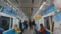 Suasana di dalam kereta MRT Jakarta. (Liputan6.com)