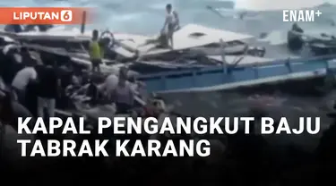 Warga Kasawari Bitung Ambil Pakaian Bekas dari Kapal yang Tabrak Karang