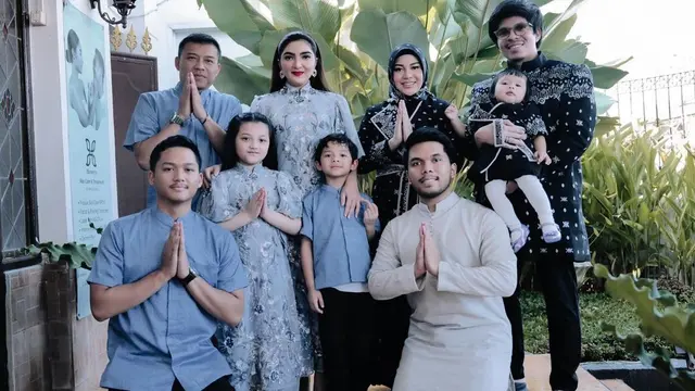 Momen lebaran keluarga Anang Hermansyah. (Foto: Instagram/attahalilintar)