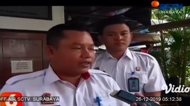 Rutan Klas I Surabaya memberikan remisi Natal untuk 24 warga binaan.
Pemberian remisi tersebut digelar secara simbolis di Gereja Efesus yang berada di dalam Rutan Klas I Surabaya bersamaan dengan misa Natal.