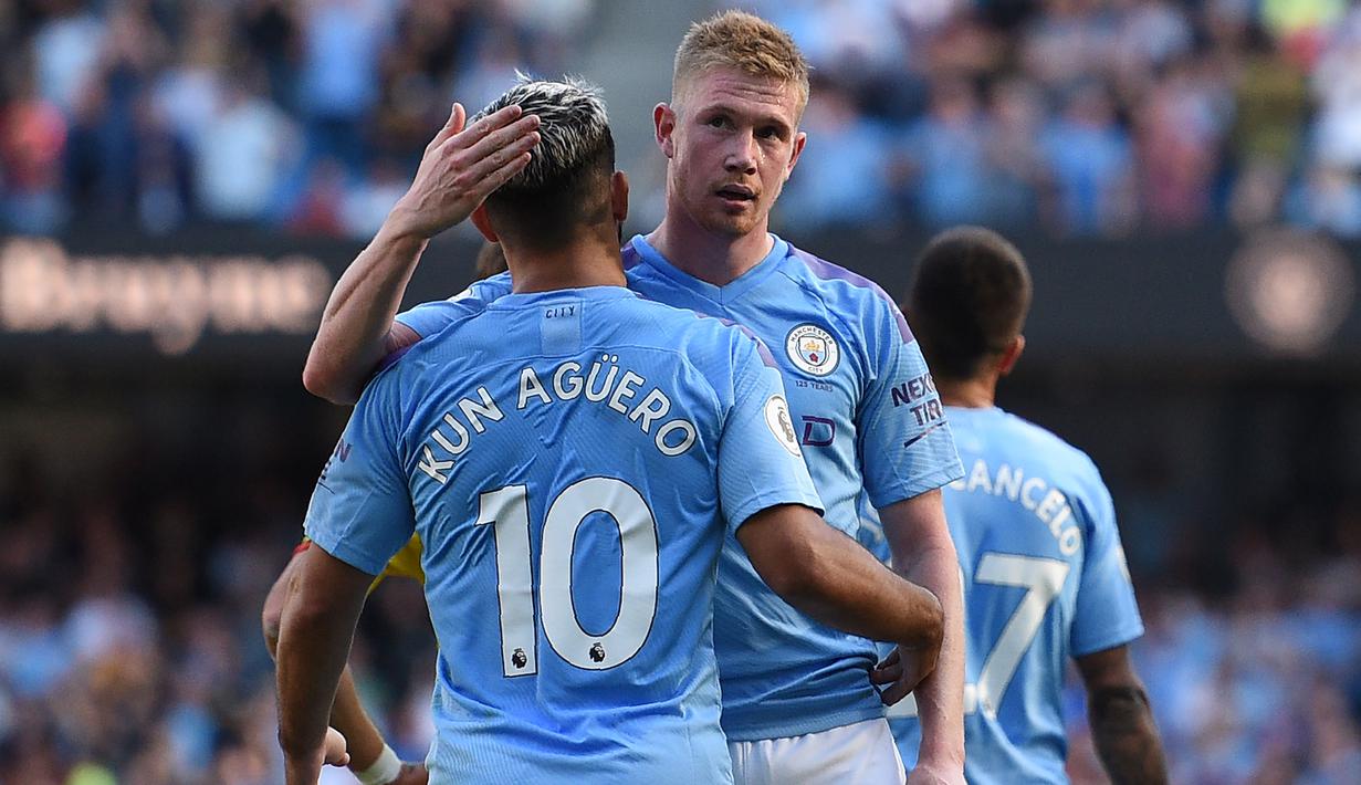 Gelandang Manchester City, Kevin De Bruyne, merayakan gol yang dicetaknya ke gawang Watford pada laga Premier League di Stadion Etihad, Manchester, Sabtu (21/9). City menang 8-0 dari Watford. (AFP/Oli Scarff)