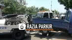 Sudin Dishub Jakarta Pusat Merazia mobil-mobil yang parkir di trotoar. Beberapa mobil pemilik toko di kawasan Jakarta Pusat di derek ke kantor Dishub. Pengusaha mengaku terpaksa menggunakan trotoar karena tidak memiliki lahan parkir.