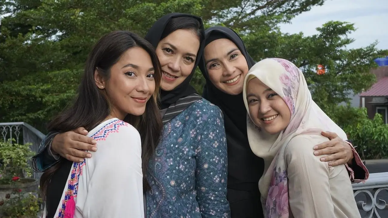 Maudy Koesnaedy Berhijab di Para Pencari Tuhan Jilid 15 (Foto: Instagram/@indahsabrina29)