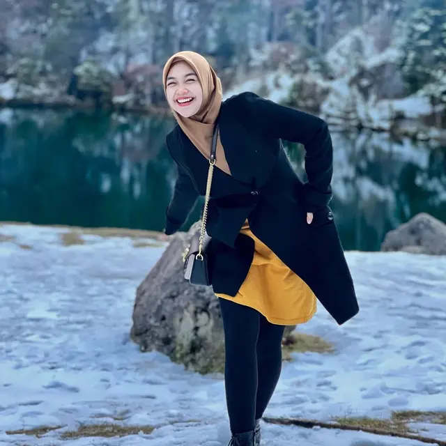 6 Potret Penampilan Ria Ricis saat Liburan di Luar Negeri, Modis dan Stylish