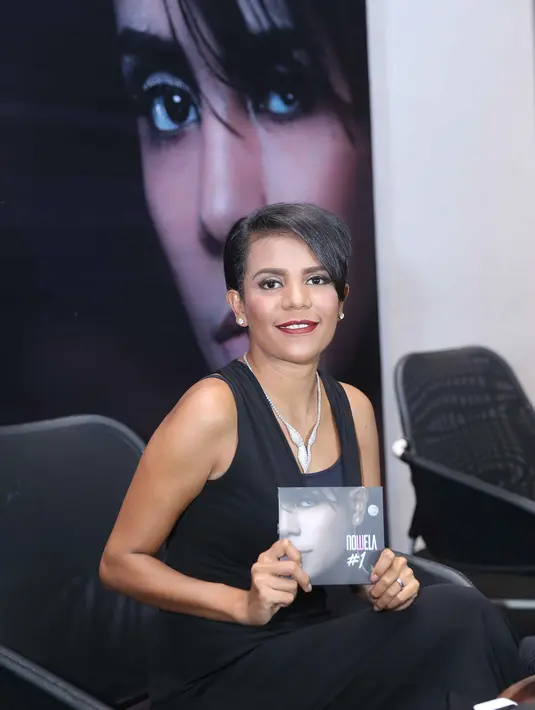 "Pembuatan hampir 1,5 tahun yah. Kita kerja sama dengan penulis yang keren dan jadwalnya gila juga. Puji Tuhan off air dan on air masih jalan," ucap Nowela. (Nurwahyunan/Bintang.com)