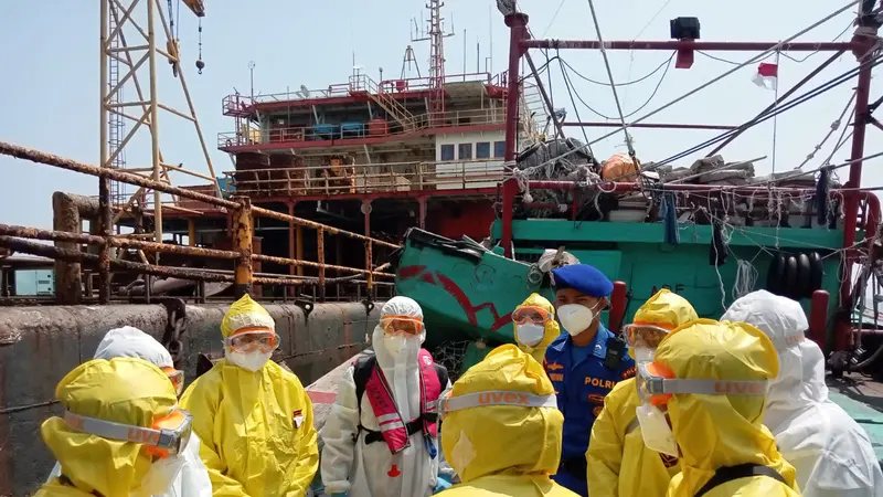 Tim Gabungan Diatas Kapal KM Sri Mariana 07. (Selasa, 06/08/2024). (Polda Banten).