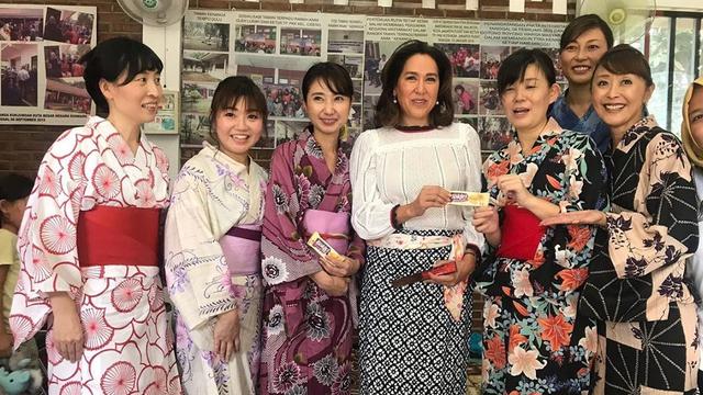 Potret Kartika Soekarno Pulang Kampung ke Indonesia (sumber: instagram/kartikasoekarnofoundation)