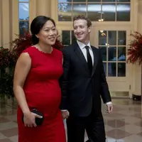 Gokil! Mark Zuckerberg cuma nikmati 1% saham Facebook. 99% sisanya disumbangkan untuk kesejahteraan generasi mendatang.