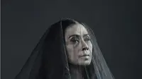 Ayu Laksmi, pemeran Ibu Mawarni di film Pengabdi Setan. (Fotografer: Bambang E. Ros, Make Up Artist: @vera_kusumadewi, Digital Imaging: Muhammad Iqbal Nurfajri/Bintang.com)
