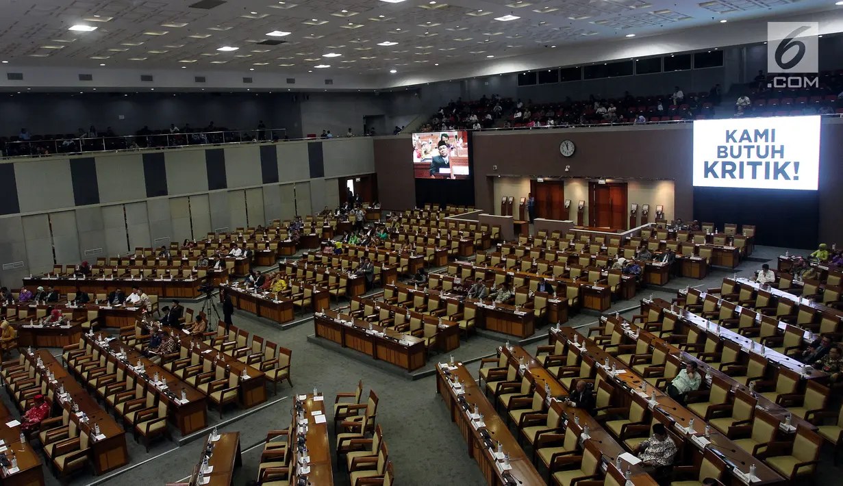 Suasana Sidang Paripurna di Gedung Nusantara II, Kompleks Parlemen, Senayan, Jakarta, Rabu (14/2). Penundaan pelantikan pimpinan baru DPR asal PDIP karena belum ada penomoran tentang hasil revisi UU MD3. (Liputan6.com/JohanTallo)