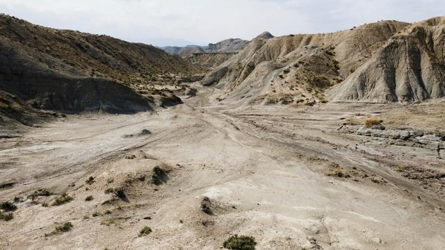 Ilustrasi jalan berbatu