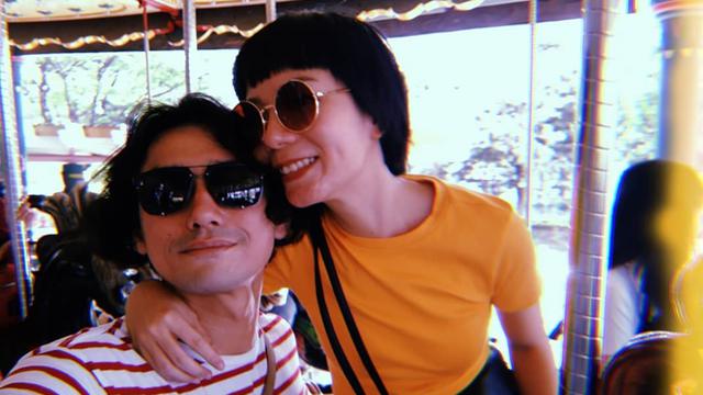 6 Potret Revaldo AADC dengan Sang Istri, Romantis Meski Beda Keyakinan