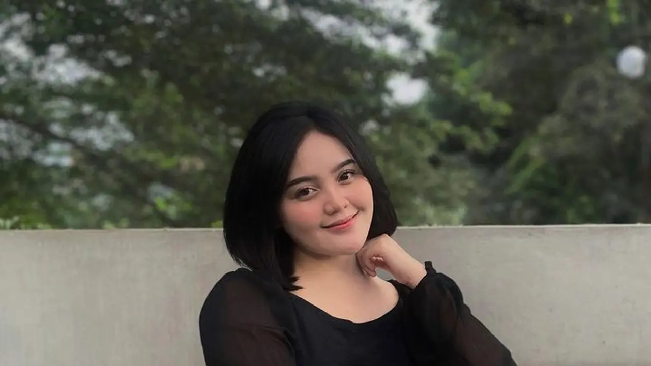 Tia Septiani, putri Mandra.