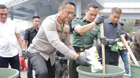Polres Metro Jakarta Barat memusnahkan ratusan kilogram barang bukti sabu dan ganja. (Foto: Polres Metro Jakarta Barat)