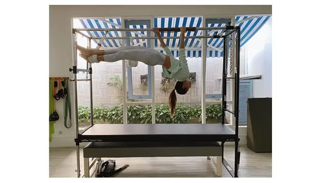 6 Potret Mikha Tambayong saat Latihan Pilates, Curi Perhatian