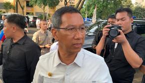 Penjabat (Pj) Gubernur DKI Jakarta Heru Budi Hartono menanggapi soal opsi pemindahan atau relokasi warga yang tinggal dekat Depo Pertamina Plumpang usai dilanda kebakaran hebat.