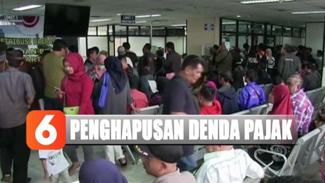 Berbagai alasan dilontarkan para penunggak pajak yang baru bisa membayar pajak kendaraannya.