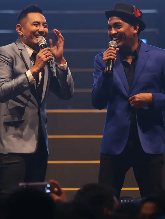 Kolaborasi Rio Febrian dan Glenn Fredly mencuri perhatian penonton. Dua pria tampan ini membawakan lagu ‘All My Life’ yang dipopulerkan K-Ci dan Jojo. (Galih W. Satria/Bintang.com)