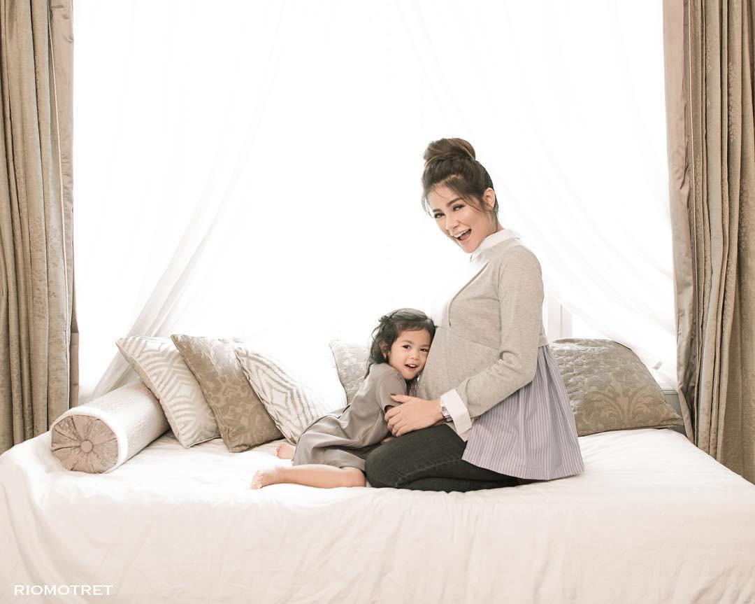 Olla Ramlan - Maternity Shoot. (Sumber foto: ollaramlanaufar/instagram)