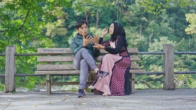 Jarang Tersorot, Ini 6 Potret Harmonis Temmy Rahadi dan Istri