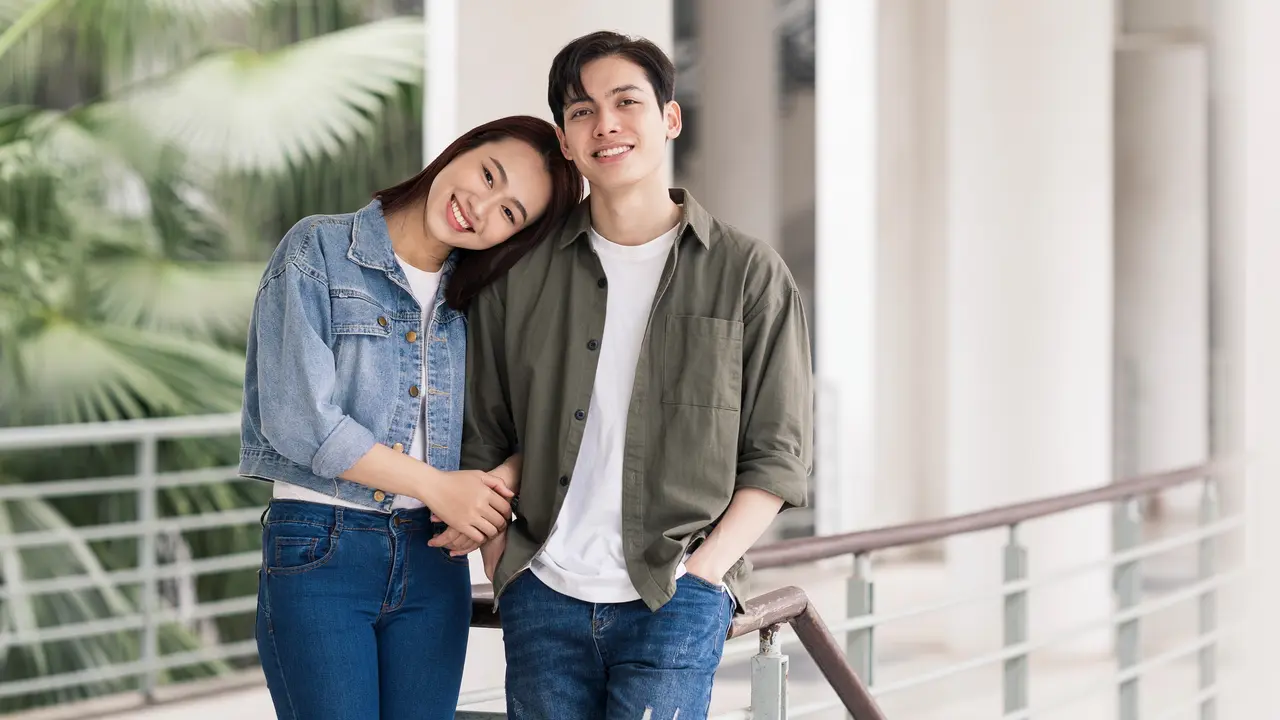 perempuan dan pasangan 14 juli berdua