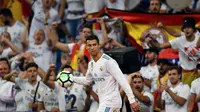 Pemain Real Madrid, Cristiano Ronaldo, pada laga kontra Espanyol, di Stadion Santiago Bernabeu, Senin (2/10/2017) dini hari WIB. Real Madrid unggul dengan skor 2-0.  (AFP/Gabriel Bouys)