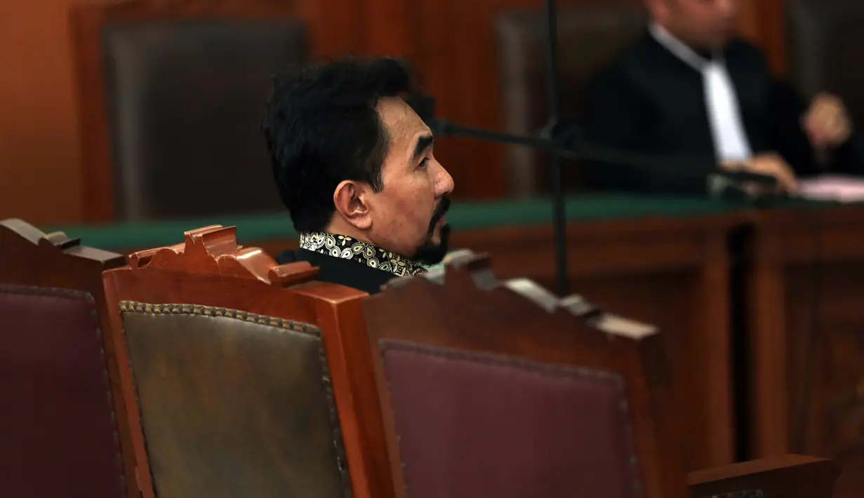 Guru spiritual artis, Gatot Brajamusti kembali berurusan dengan pengadilan. Sebelumnya, terkait kasus narkoba Aa Gatot divonis delapan tahun penjara dan denda 1 miliar atau subsider 3 bulan penjara oleh Pengadilan Negeri Mataram.(Deki Prayoga/Bintang.com)