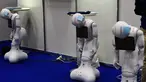 Perusahaan Telekomunikasi Jepang membuat robot humanoid bernama "Lada" saat dipamerkan pada pameran Robot Internasional di Tokyo, Jepang,  (2/12). 450 perusahaan dan organisasi pembuat robot akan memamerkan karyanya disini. (AFP PHOTO/Yoshikazu Tsuno)