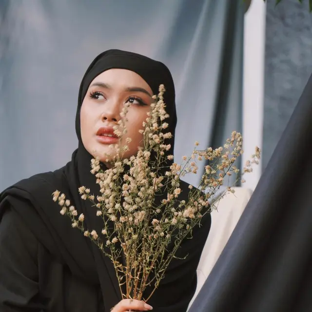 6 Potret Gaya Hijab Cita Citata yang Jadi Sorotan, Diingatkan Tentang Hijrah