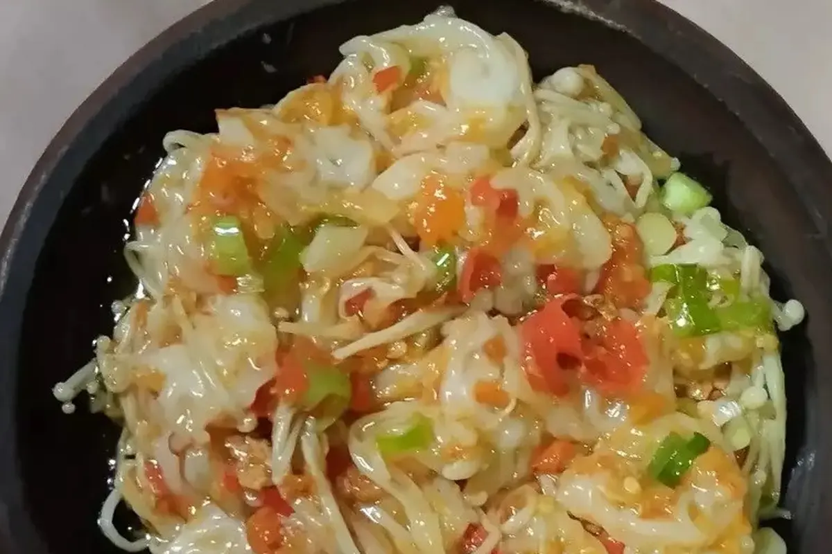 Resep seblak cobek kerupuk dan jamur enoki. (dok. Cookpad @bintu_tsaniyah)
