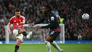 Video Bruno Fernandes Ngacir Tinggalkan Old Trafford Usai MU Ditahan Tottenham Viral, Tampak Kesal