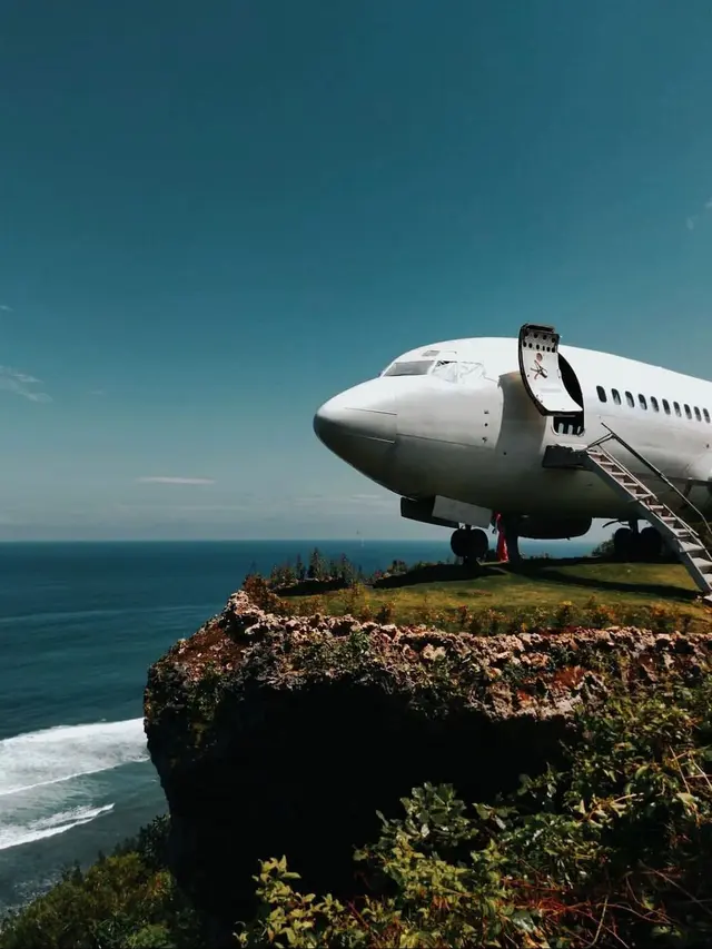 Private Jet Villa by Hangings Garden di Bali. (