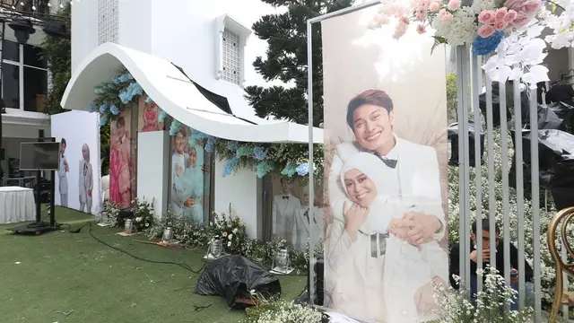 7 Potret Dekorasi Lamaran Rizky Billar dan Lesty Kejora, Mewah Serba Putih