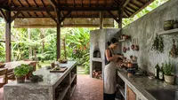 8 Desain Dapur Terbuka yang Teduh Saat Kemarau, Suasana Masak Ala Resort